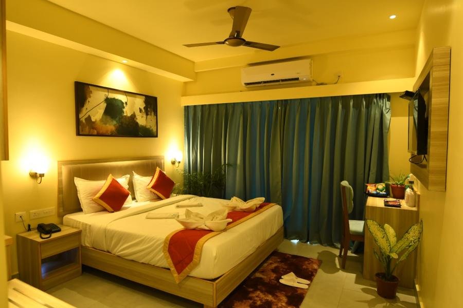 Deluxe Side Sea View with Balcony